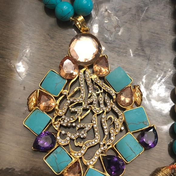 Beautiful necklace - Picture 3 of 3